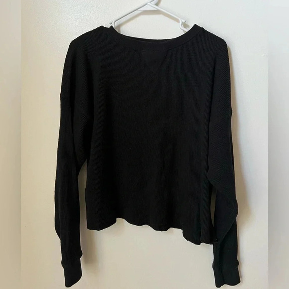 Abercrombie and Fitch Henley Cropped Long Sleeve - Picture 1 of 4